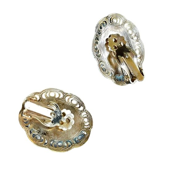 Vintage Cameo Clip On Earrings Gold Tone Filigree Faux Pearl Trim Elegant Jewelr - Picture 7 of 9